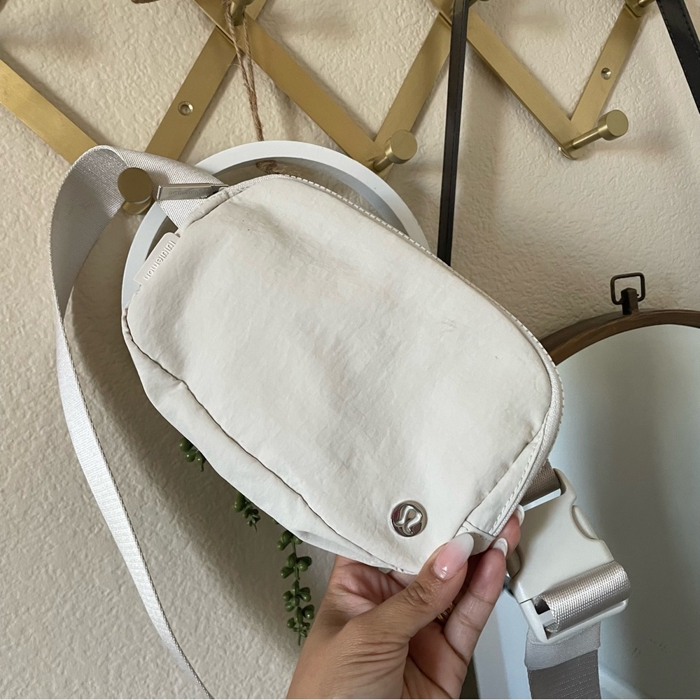 Lululemon 1L belt bag - Picture 1 of 8